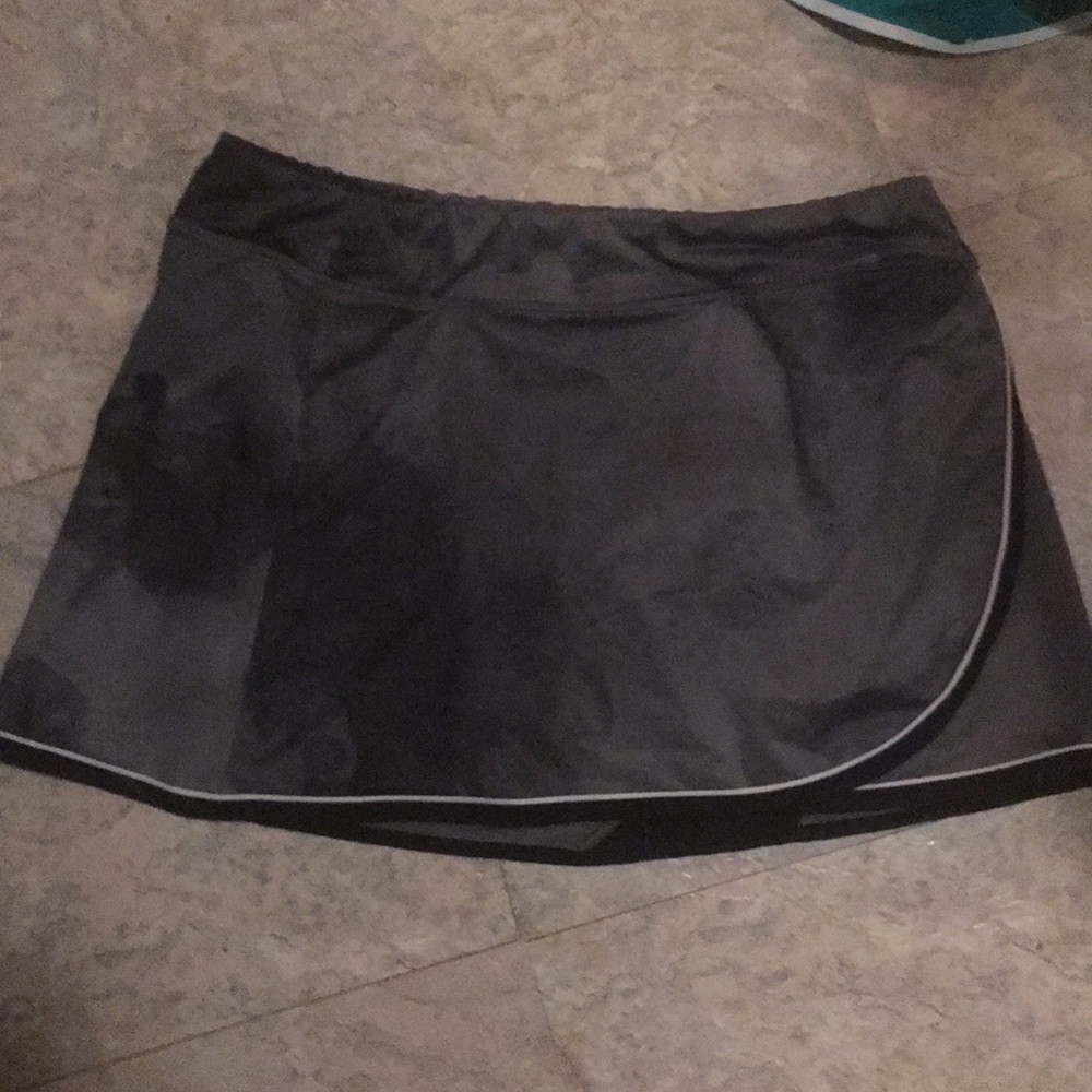 Large tennis skirt// no tears or rips